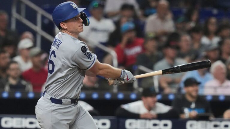 dodgers-will-smith-likely-out-for-season-with-hand-fracture