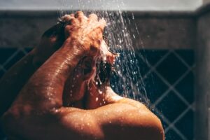 expert-warns-peeing-in-the-shower-risks-incontinence-and-infections