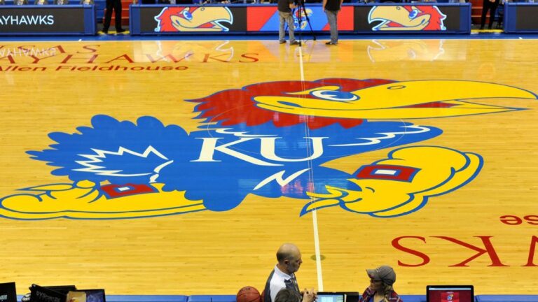 five-star-recruit-taylen-kinney-commits-to-kansas-jayhawks