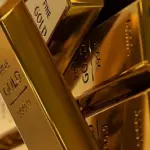 gold-prices-surge-to-record-highs-as-dollar-weakens
