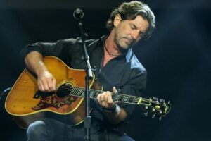 grammy-winning-songwriter-brett-james-dies-in-plane-crash
