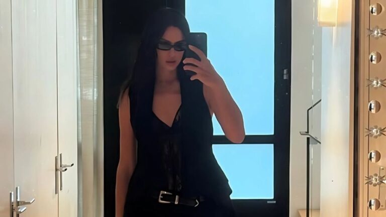 irina-shayk-stuns-in-bold-fashion-at-us-open-2025-finals