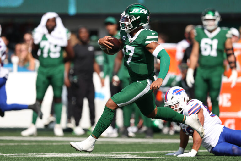 jets-suffer-devastating-30-10-loss-to-bills-key-players-struggle