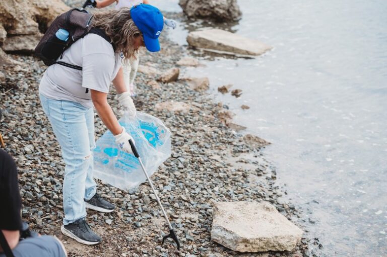 join-volunteers-for-coastal-cleanup-day-at-rose-creek-san-diego