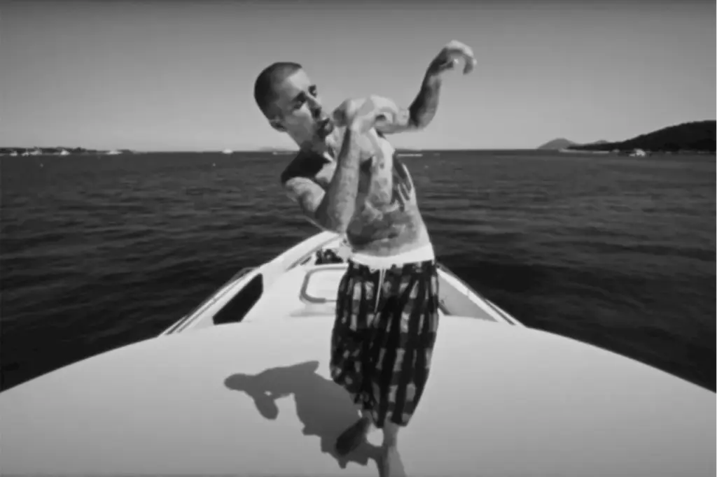 justin-bieber-stuns-fans-with-bold-segway-ride-in-underwear