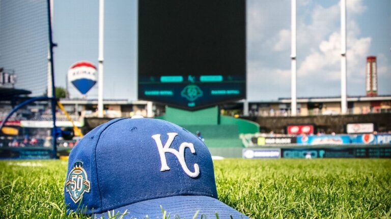 kansas-city-royals-place-ryan-bergert-on-injured-list-urgently