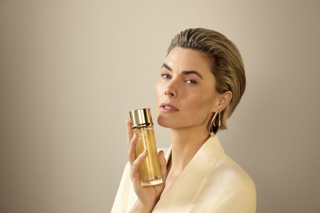 la-prairie-unveils-pure-gold-revitalizing-essence-for-radiant-skin