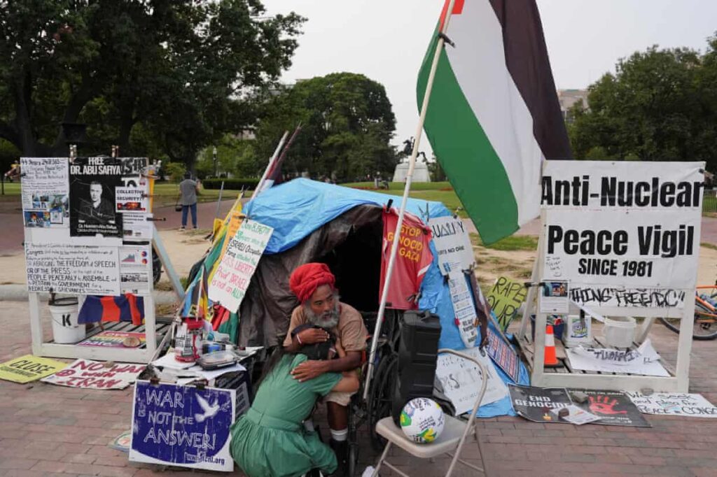 law-enforcement-dismantles-40-year-old-peace-vigil-at-white-house