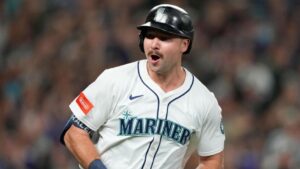 mariners-seek-fan-who-gave-boy-cal-raleigh-s-60th-home-run-ball