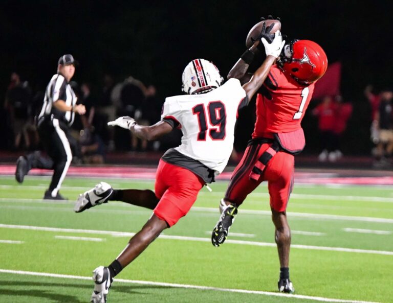marshall-mavericks-surge-past-tyler-legacy-with-49-33-victory
