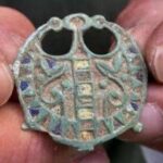 metal-detector-enthusiast-discovers-rare-2-000-year-old-brooch