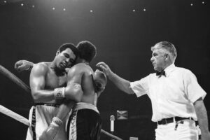 muhammad-ali-makes-history-first-boxer-to-win-heavyweight-title-3-times