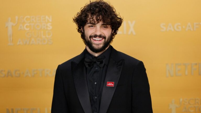 noah-centineo-sparks-controversy-by-canceling-disney-subscription