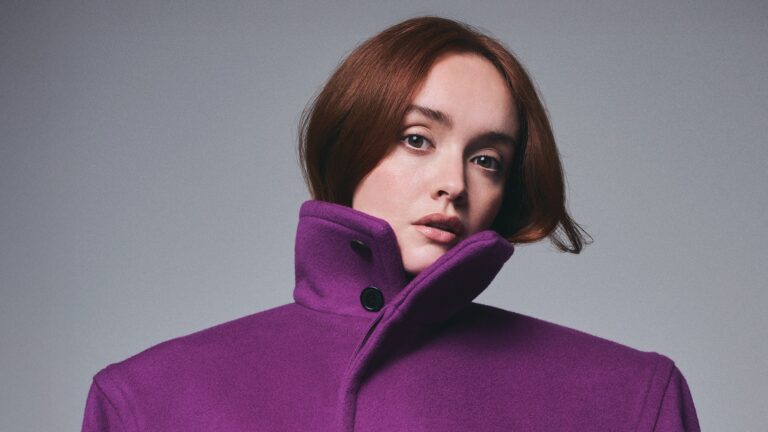 olivia-cooke-takes-center-stage-in-new-series-the-girlfriend-