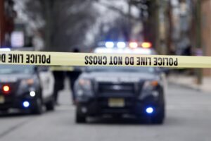 one-dead-in-urgent-3-car-crash-near-newark-airport