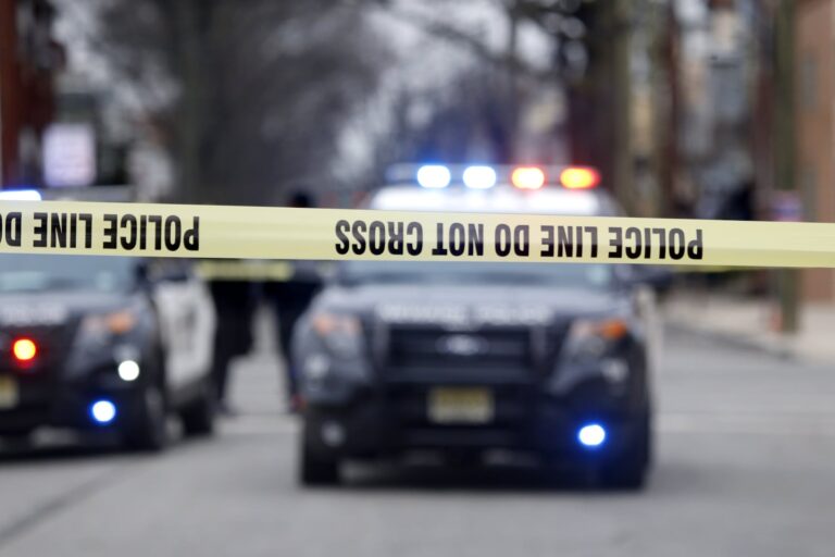 one-dead-in-urgent-3-car-crash-near-newark-airport