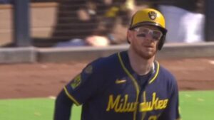 padres-laureano-breaks-finger-out-for-playoffs-urgent-update-