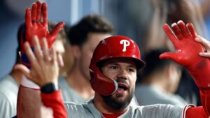 phillies-clinch-nl-east-title-early-with-thrilling-6-5-win
