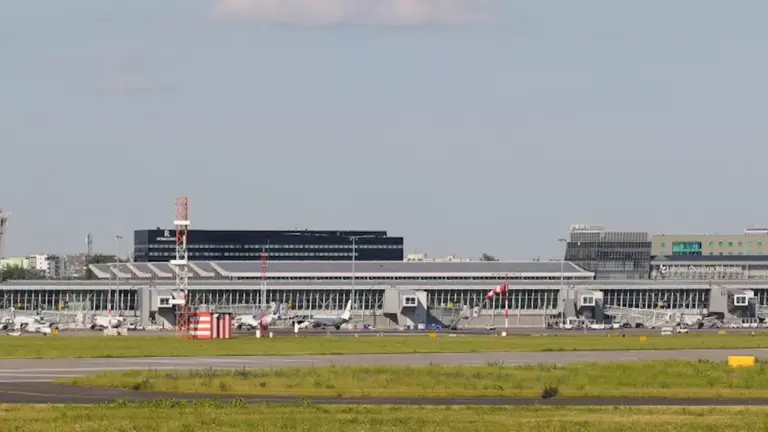 poland-urges-nato-to-activate-article-4-following-drone-incursion