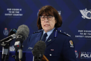 police-shoot-fugitive-father-in-new-zealand-children-rescued