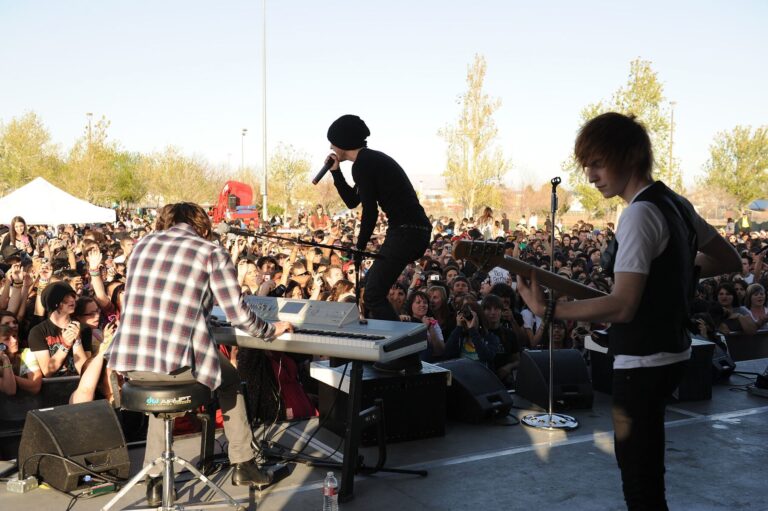 pop-punk-legends-the-cab-announce-new-ep-after-14-years