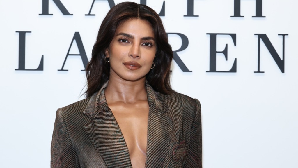 priyanka-chopra-jonas-stuns-at-ny-fashion-week-fans-react-now