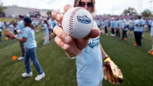record-breaking-game-of-catch-honors-yogi-berra-today