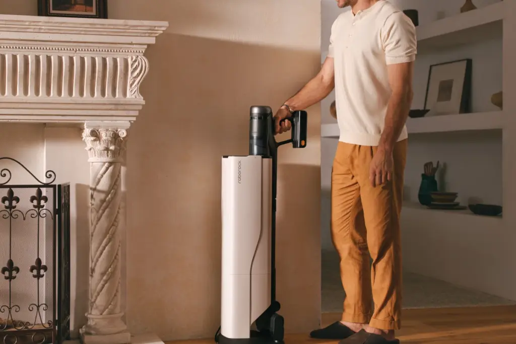 roborock-unveils-h60-hub-ultra-a-game-changer-in-stick-vacuums