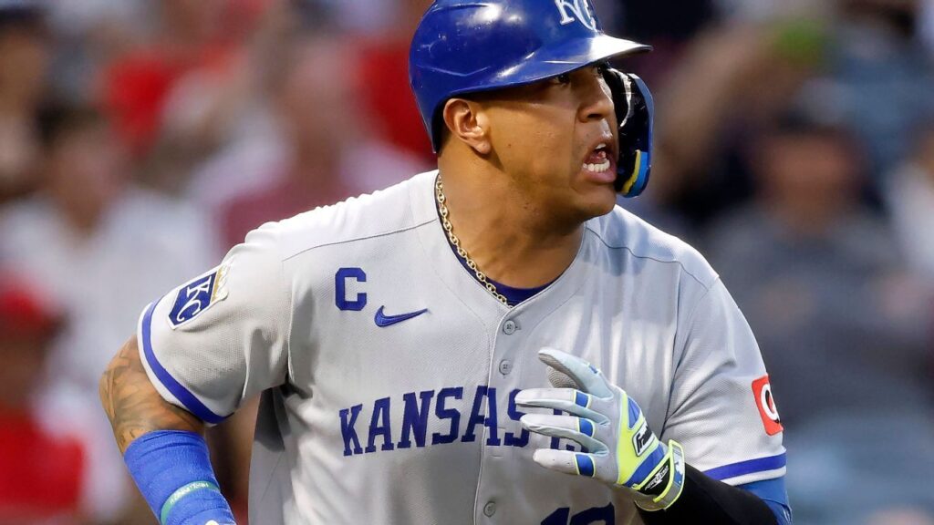 royals-confirm-salvador-perez-will-return-for-2026-season