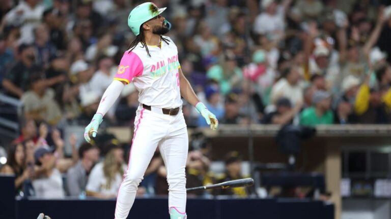 tatis-returns-with-grand-slam-padres-stay-in-playoff-hunt