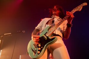 the-darkness-marks-25-years-of-rocking-with-new-album-release