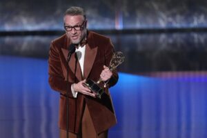 the-pitt-wins-big-at-emmys-the-studio-breaks-records-
