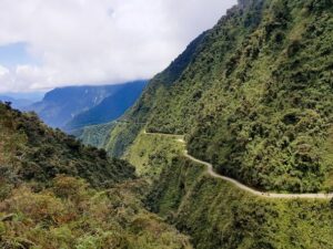 tourists-brave-bolivia-s-death-road-amid-ominous-history
