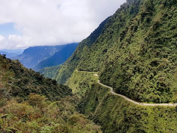 tourists-brave-bolivia-s-death-road-amid-ominous-history