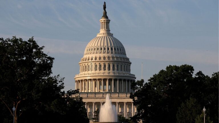 trump-meets-congressional-leaders-to-prevent-government-shutdown
