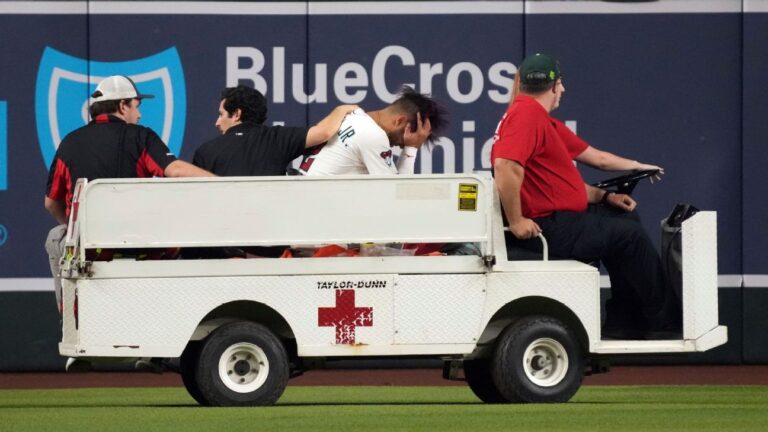 urgent-update-d-backs-gurriel-carted-off-with-leg-injury