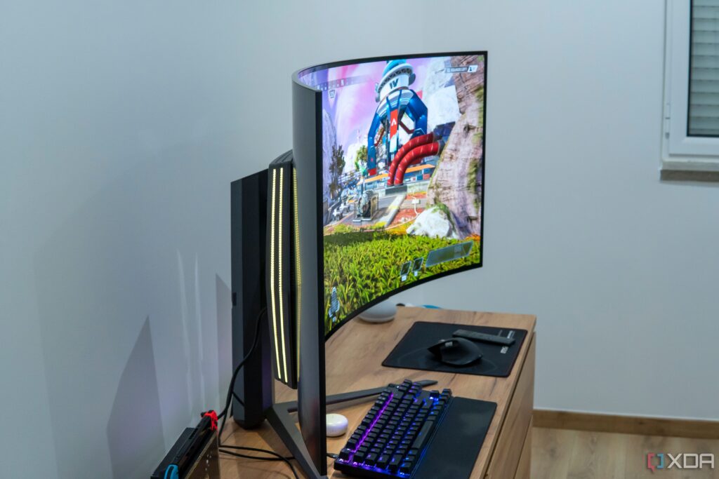 user-reveals-3-reasons-for-switching-back-to-flat-monitors-now
