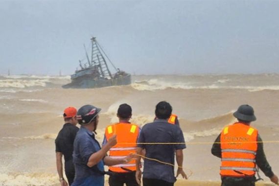 vietnam-launches-urgent-evacuations-as-typhoon-bualoi-approaches