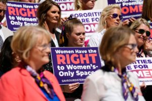 virginia-school-district-faces-complaint-over-transgender-locker-room-incident