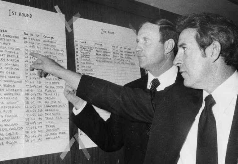 walter-payton-s-nfl-debut-zero-yards-in-bears-loss-48-years-ago