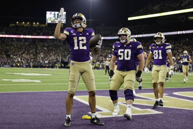 washington-hosts-uc-davis-in-crucial-ncaa-clash-this-weekend