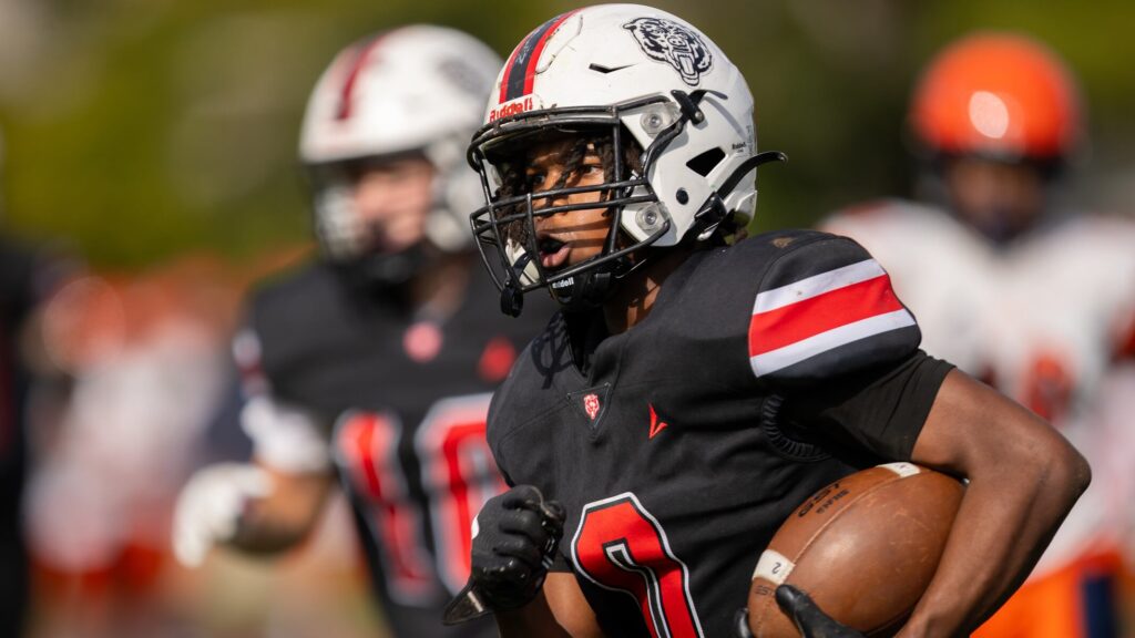 bergenfield-bears-claim-emotional-14-7-victory-on-senior-day