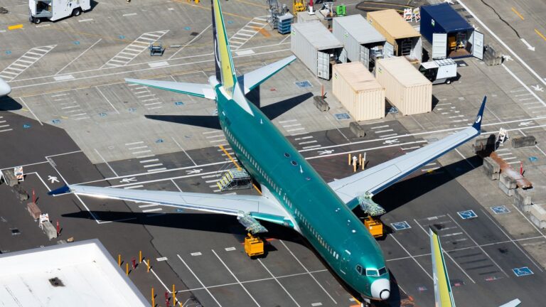 boeing-and-airbus-delay-new-aircraft-models-focus-on-stability