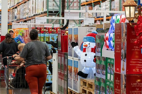 consumers-brace-for-economic-decline-holiday-spending-set-to-fall