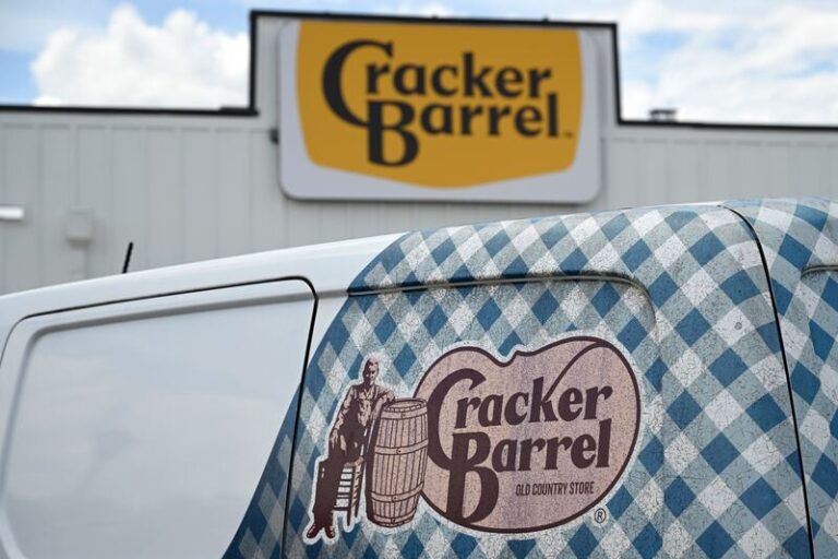cracker-barrel-faces-crisis-after-logo-rebranding-misstep