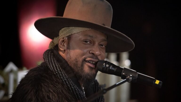 d-angelo-passes-away-at-51-tributes-flood-in-from-stars