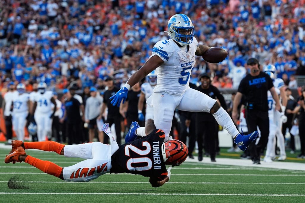 david-montgomery-shines-in-emotional-return-lions-defeat-bengals
