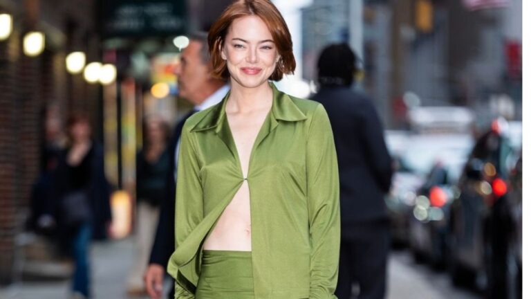 emma-stone-dazzles-in-green-skirt-set-on-late-show-tonight