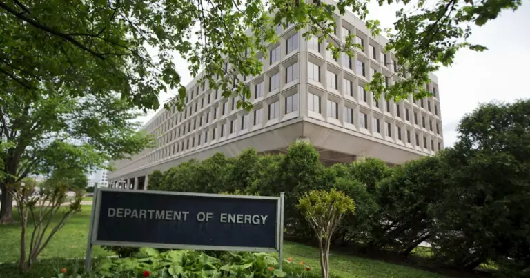 federal-workers-union-sues-education-department-over-partisan-emails