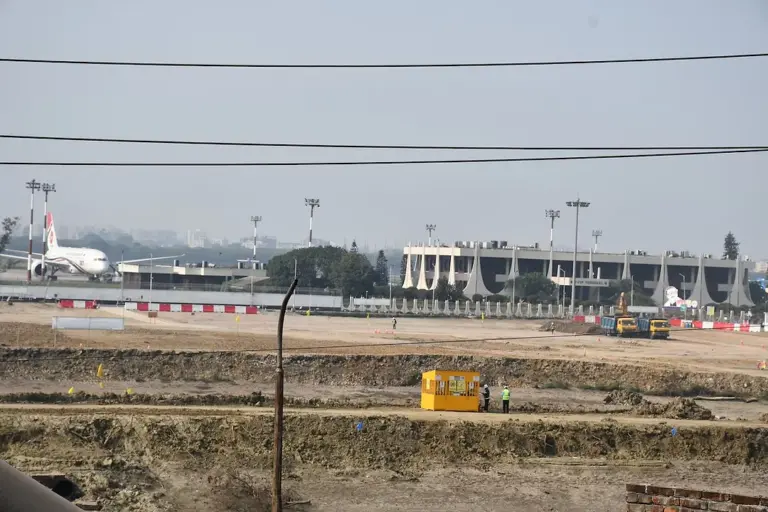 fire-at-bangladesh-airport-threatens-1-billion-in-garment-losses